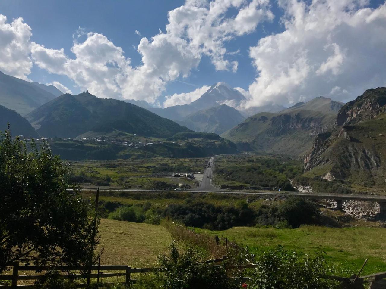 فندق Riverside Kazbegi المظهر الخارجي الصورة