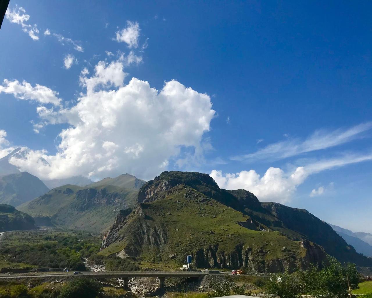 فندق Riverside Kazbegi المظهر الخارجي الصورة